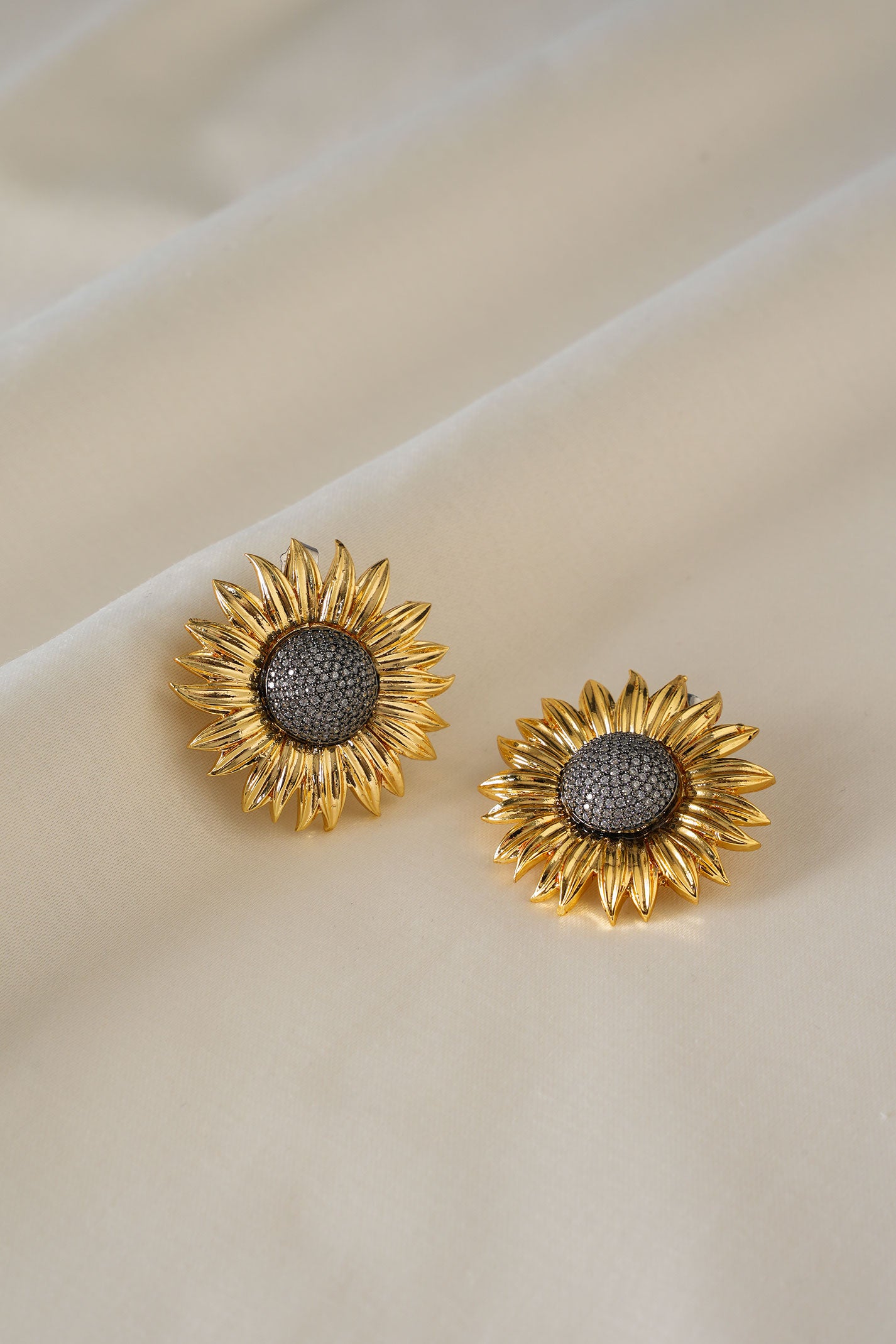 SUNFLOWER BLACK EARRINGS