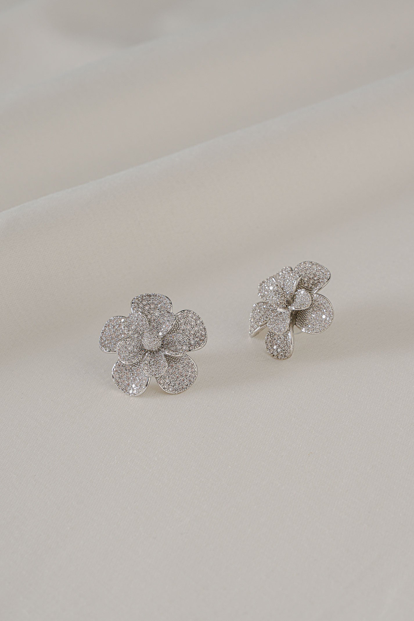 ROSE OF SNOW EARRINGS