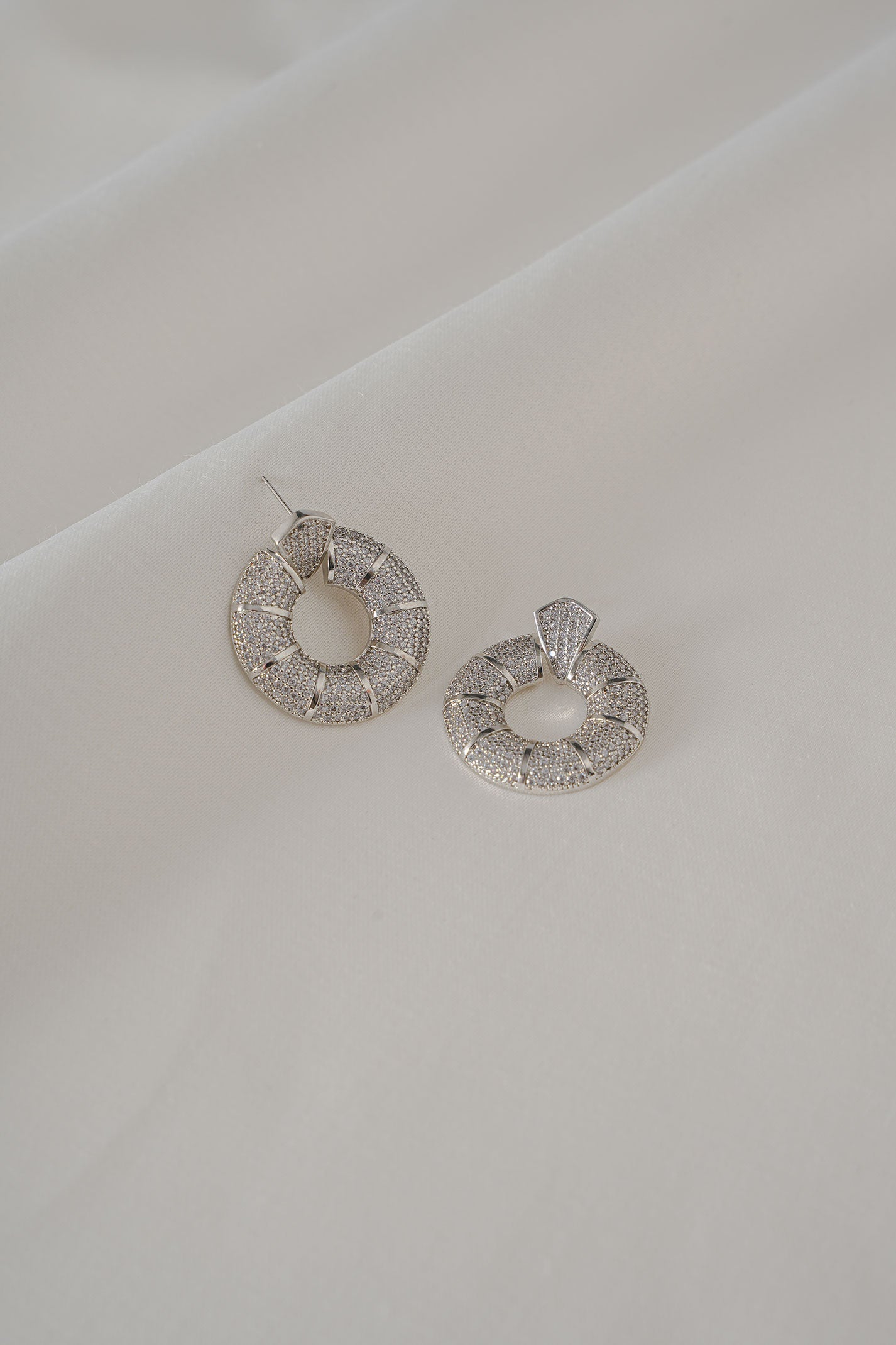 SILVER CIRCLE EARRINGS