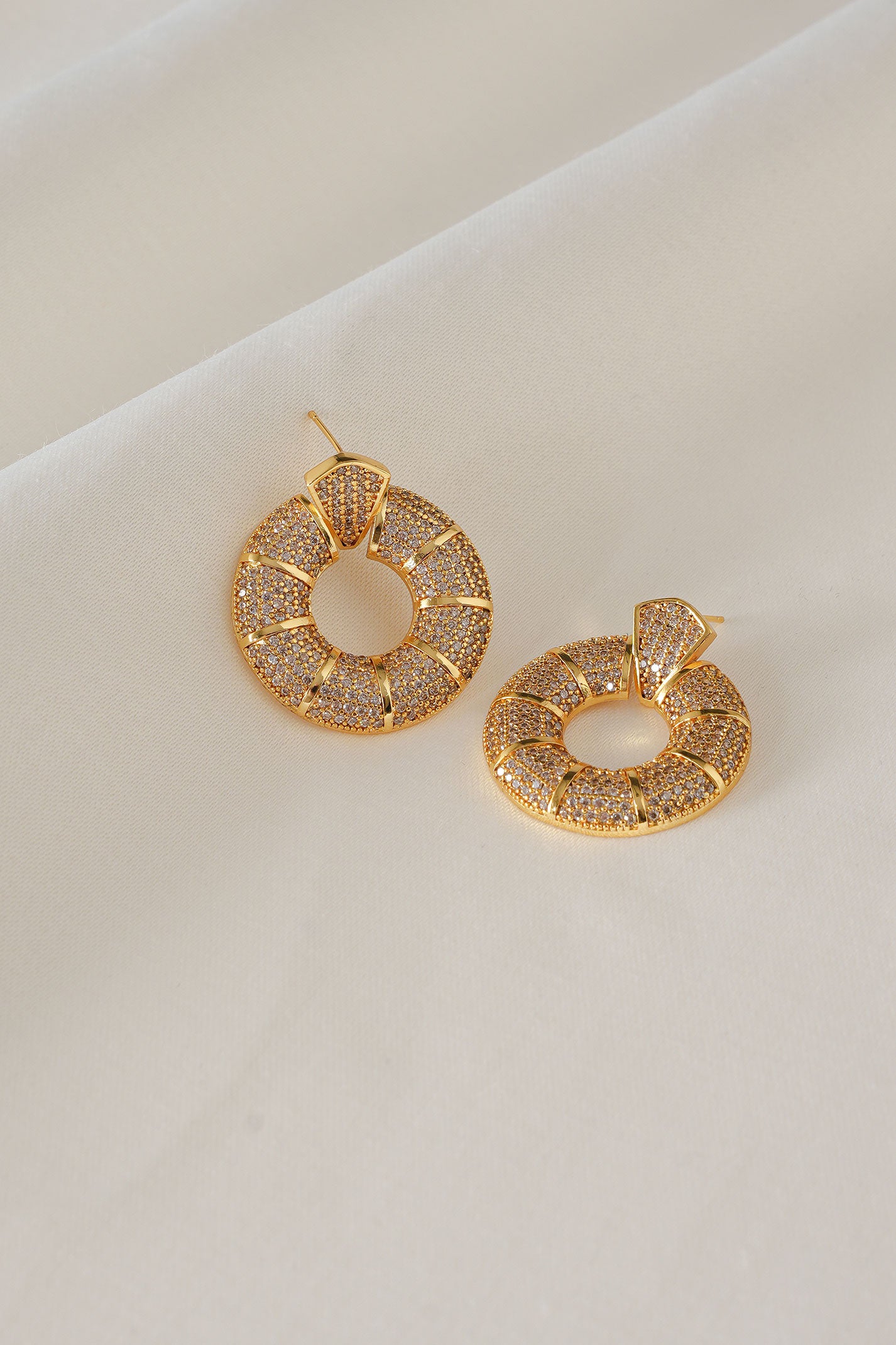 GOLD CIRCLE EARRINGS